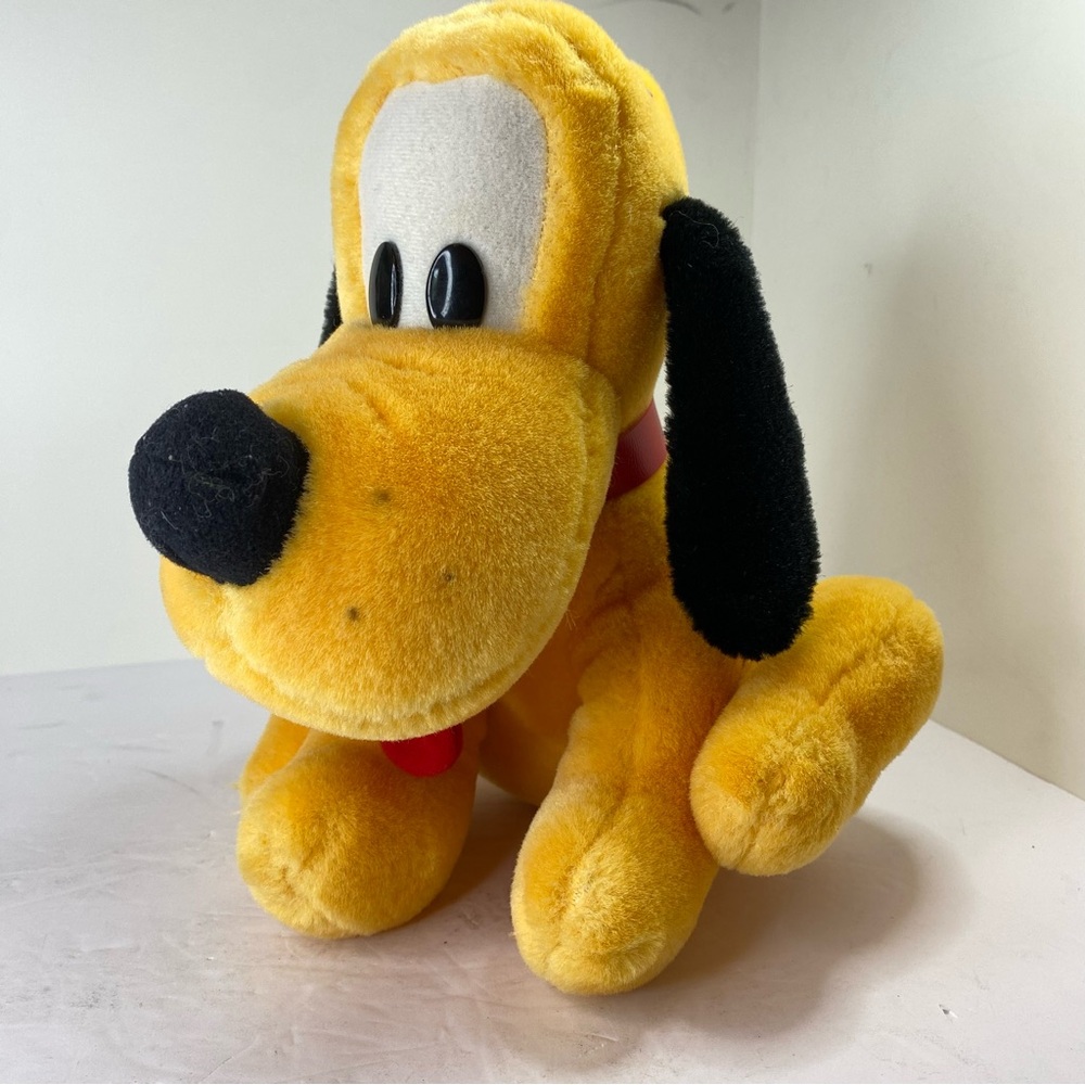 1990s Disneyland Pluto 9 Inch Plush RARE Red Collar Sitting Dog Stuffed CLEAN